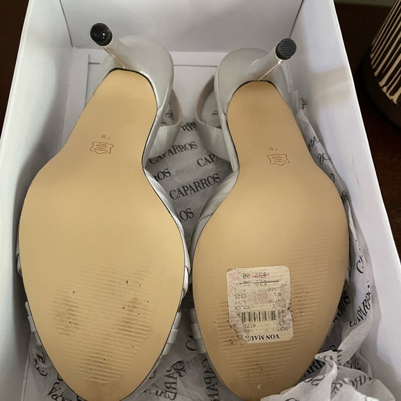 Caparros Womens Sandals Satin Silver Slingback Open Toe Size 7B - Picture 6 of 6